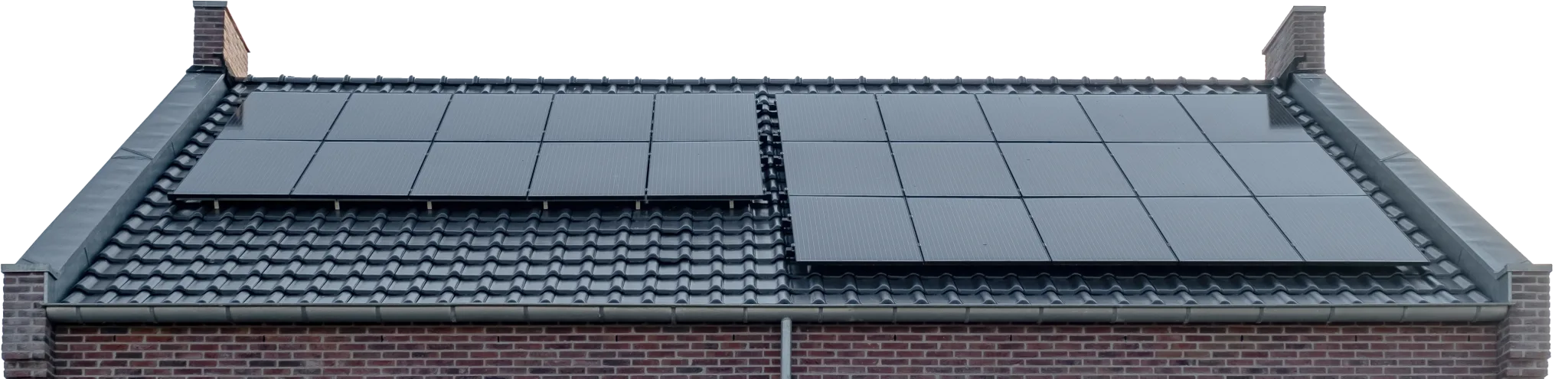 Installation einer Solaranlage auf dem Dach eines Einfamilienhauses.